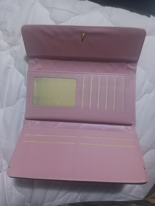 Дамски кожен портфейл