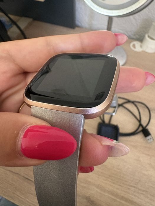 Смарт часовник Fitbit versa 2