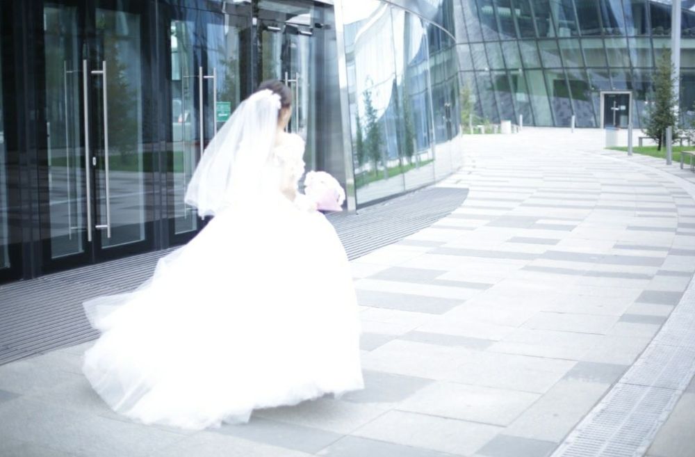 свадебное платье с 3д цветочками