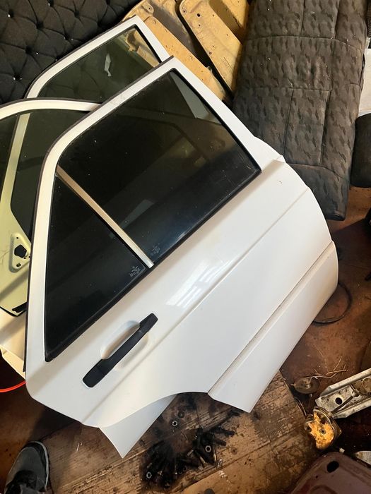 продам двери мерседес 190