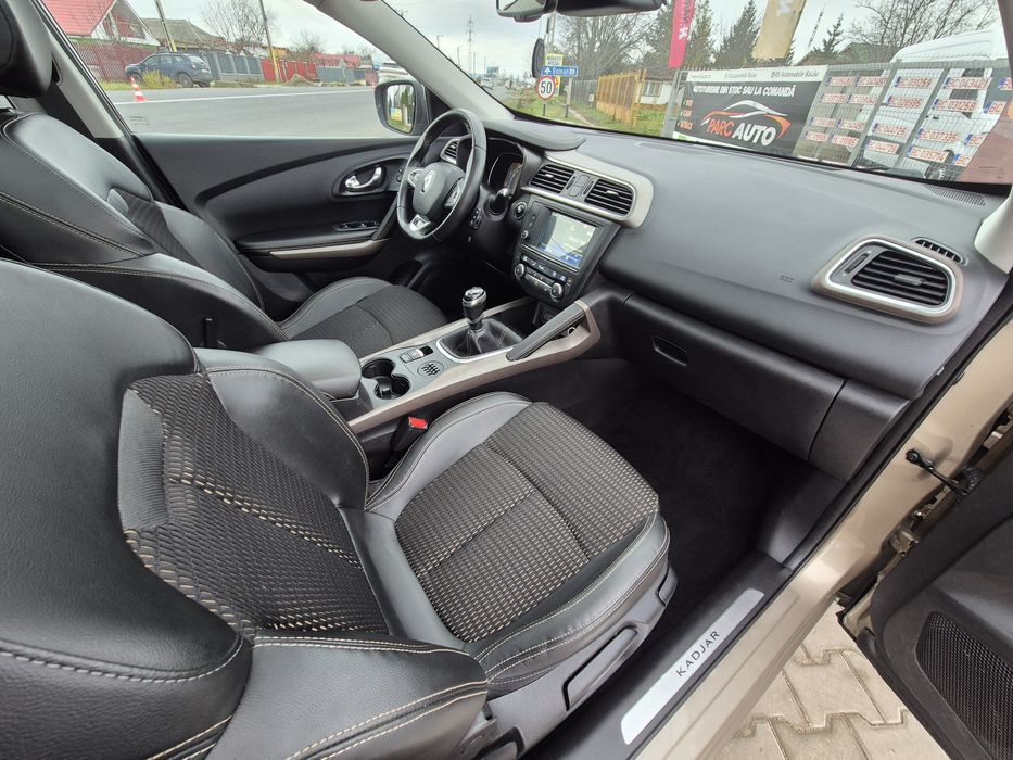 RENAULT KADJAR 1.2 TCE/ Euro 6 / Navigatie / Camera  / Panorama / Led