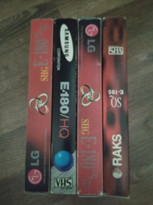 Видеокассеты с фильмами - разные в количестве 25 шт