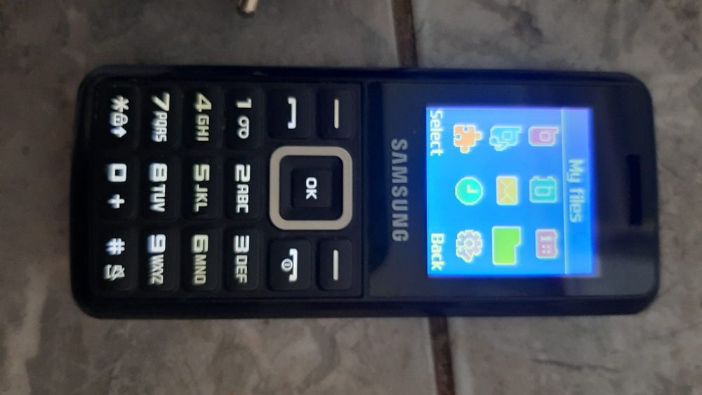 Vind Samsung E 1110,liber rețea,inclusiv Digi,cu incarcator