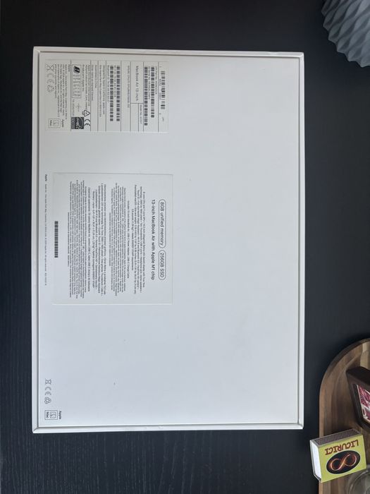 Macbook Air 13 inch achizitionat in 2025
