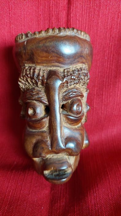 Автентични африкански маски,  статуетки и пана