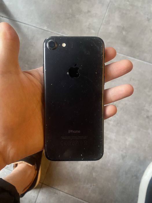 Срочно продам айфон 7