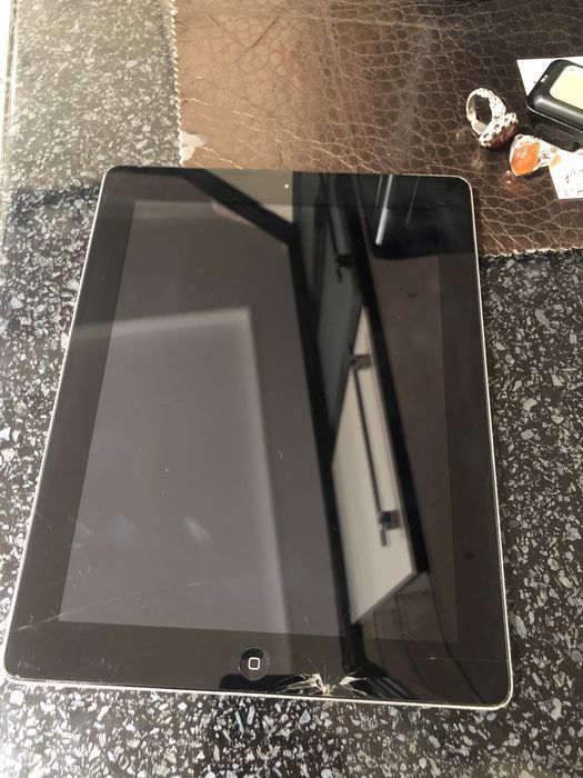 iPad Wi-Fi + Cellular (3-го поколения)