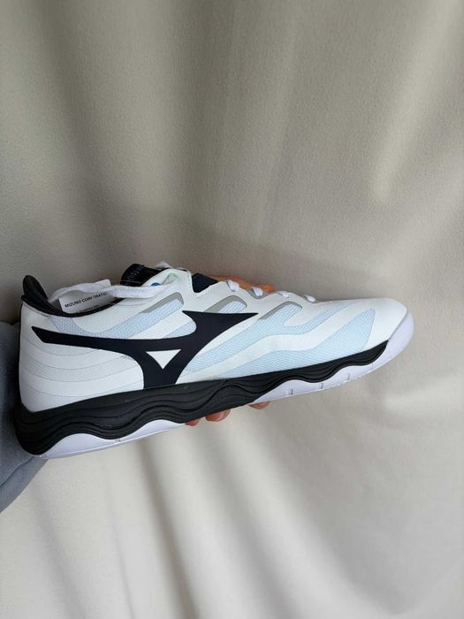 Pantofi tenis de masa marimea 42 Mizuno Wave Medal Neo white 2025