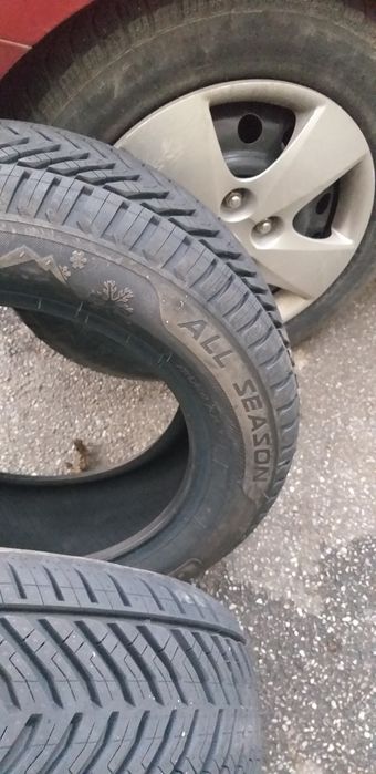 Vînd 2 anvelope noi 195/60/15 all  sealson