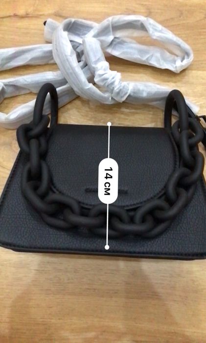 Сумка charles & keith черная