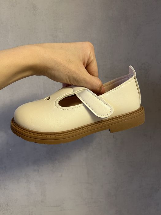 Белые туфли для девочки, размер 28 (как новые)