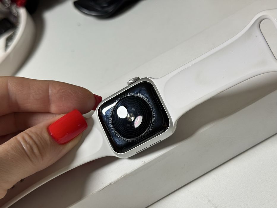 Apple Watch SE 40 мм