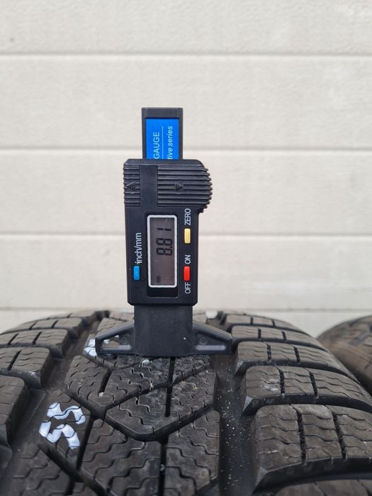 Зимни гуми 2 броя PIRELLI SottoZero3 215 55 R17 дот 4620