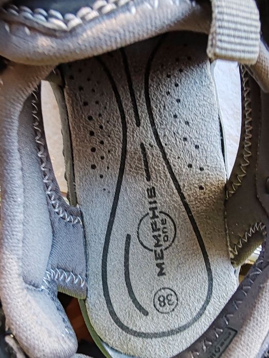 Сандали 38 номер, унисекс. Нови.