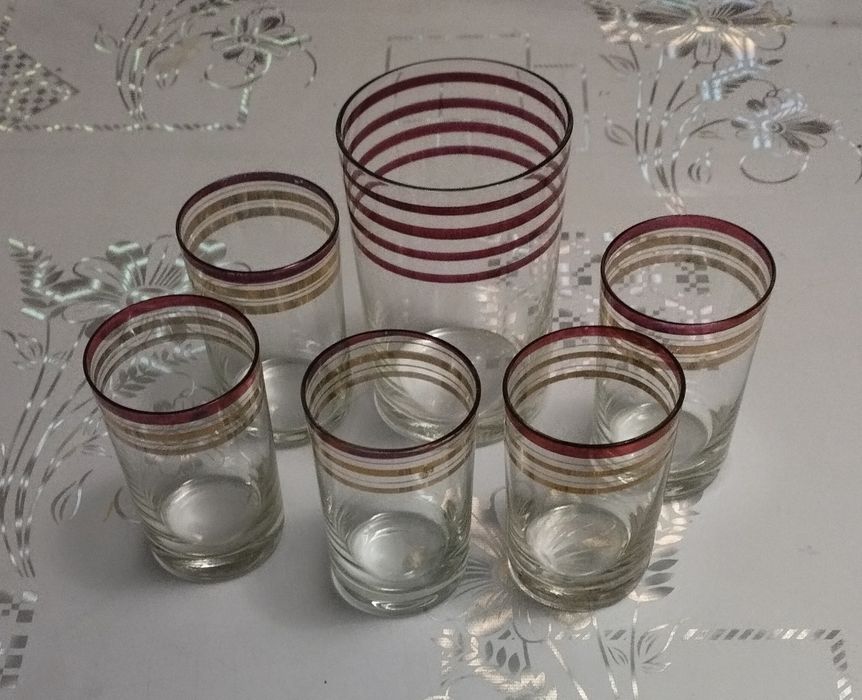 Стеклянные стаканы