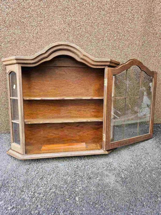 Витрина за стена в стил Рустик