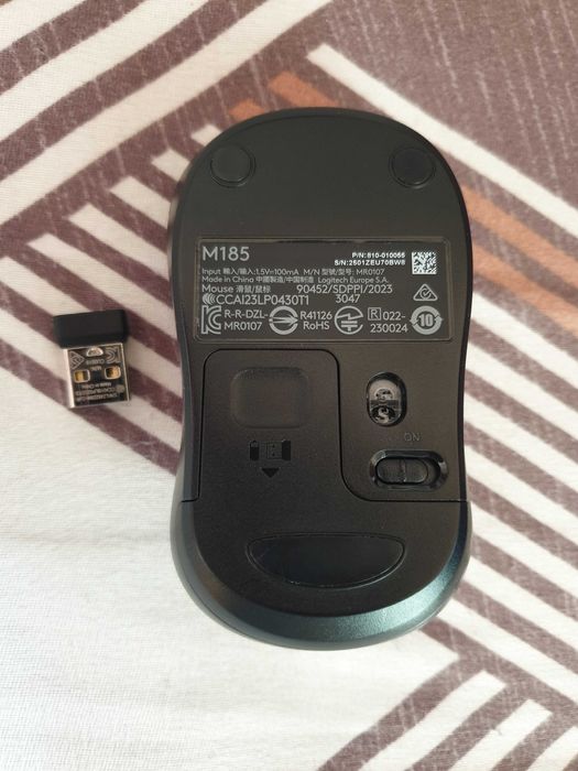 Продам оригинальную беспроводную мышь Logitech M185