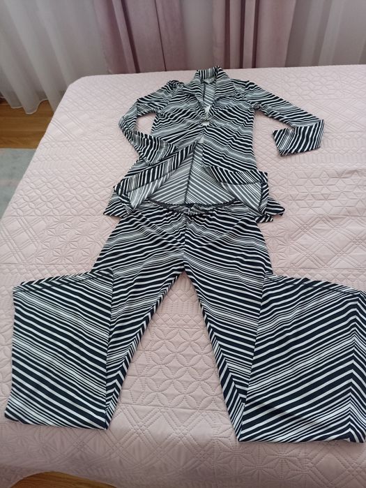 Италиански дамски костюм