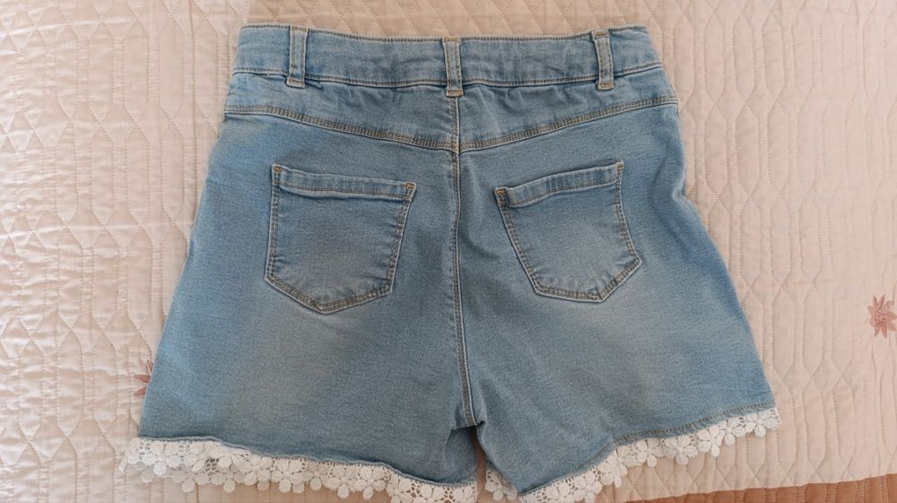 Джинсовые шорты LC Waikiki на девочку 10-12 лет в идеал