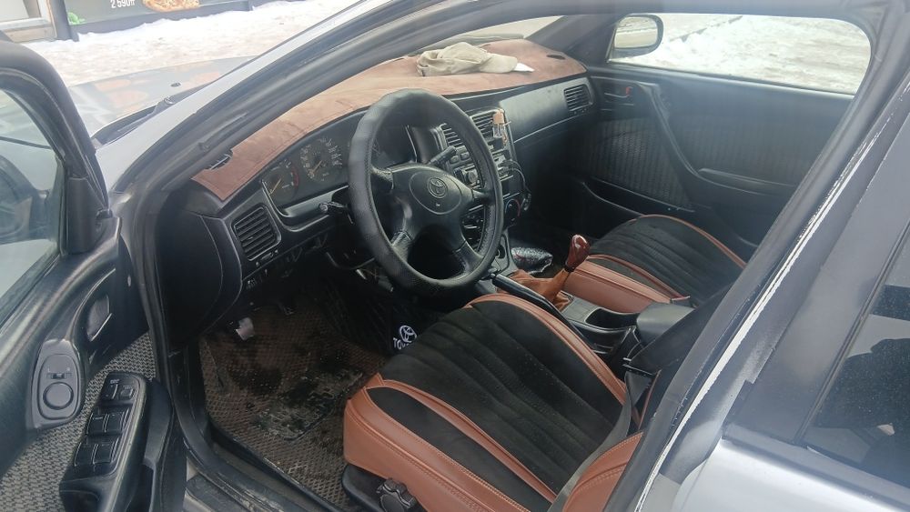 Машина Тойота карина е