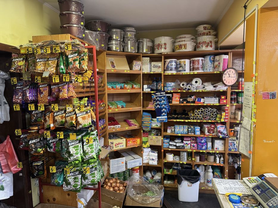 Rafturi plus Tejghele Magazin Alimentar