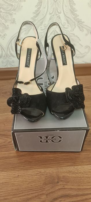 продаю женские туфли