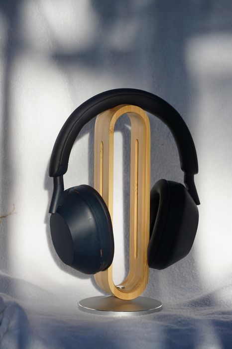 Дървена стойка за слушалки