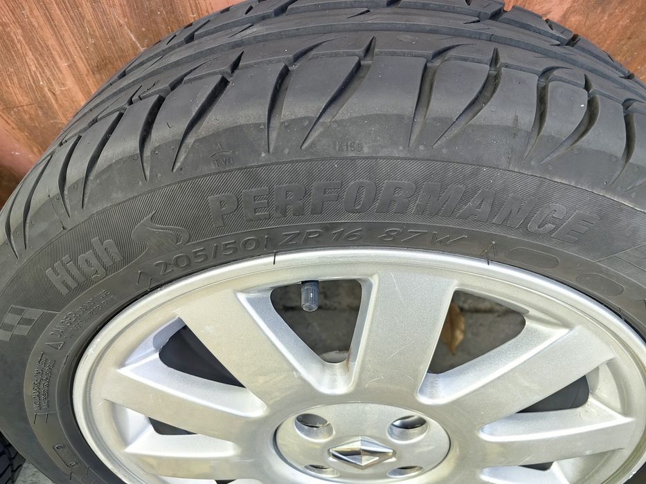 Продавам ляти джанти за Рено 16 цола с нови летни гуми 205/50/16 цола.