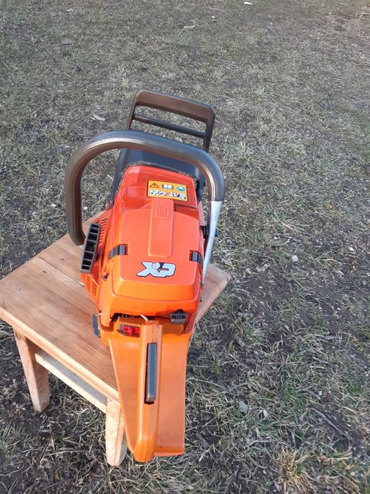 Vînd drujba husvarna 372