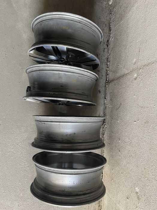 Оригинални алуминиеви джанти Hyundai 5x114,3 18 6.5j ET51 67.1 mm, с TPMS датчици.