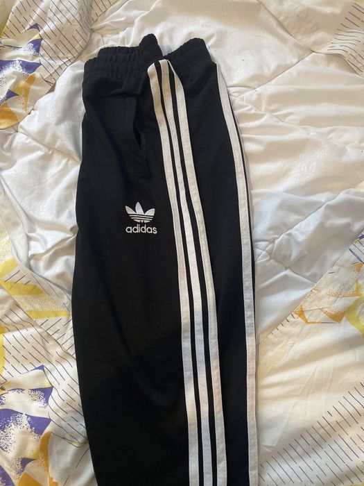 pantaloni adidas
