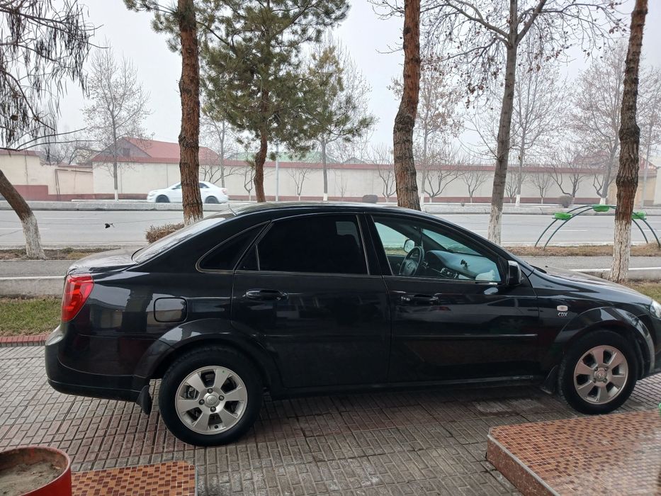 Gentra avtomat sotiladi