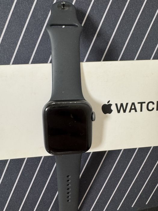 apple watch SE 44m