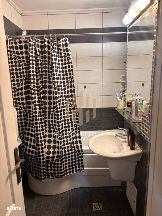 Apartament  4 camere - etaj 2 ,B-dul Traian ,la cheie