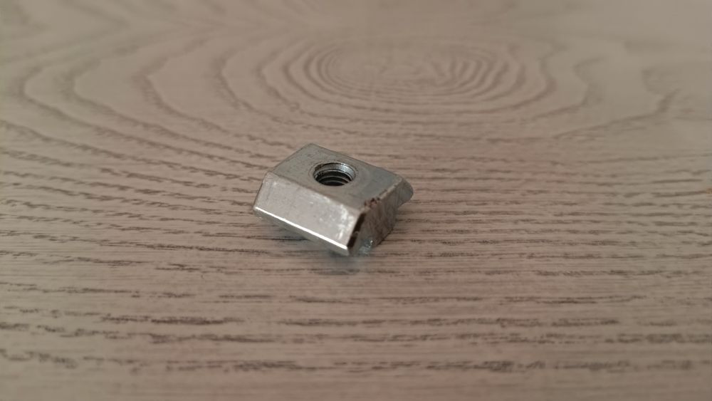 Сухарь пазовый паз 8 М6 серия 40