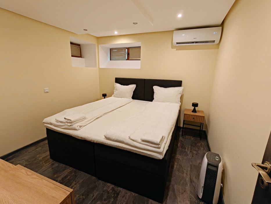 “Хан Крум“ просторен апартамент със сауна и джакузи в центъра на Варна