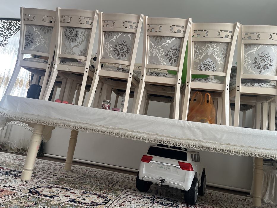 Стол с стульями
