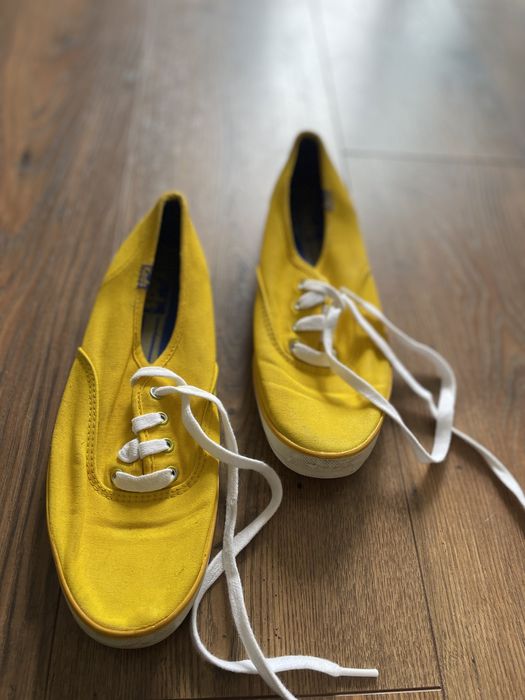 Tenesi galbeni marca Keds