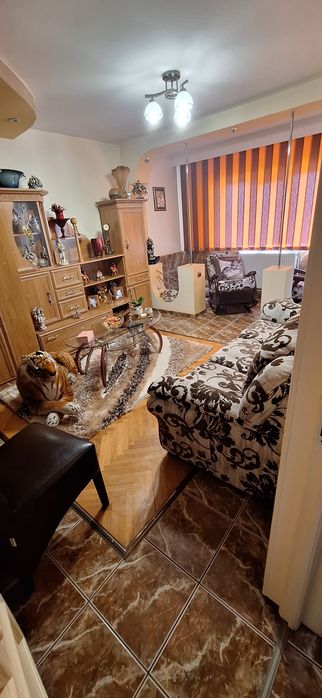 Vand apartament 3 camere- decomandat,str.I.L.Caragiale,pret 143000  € negociabil.