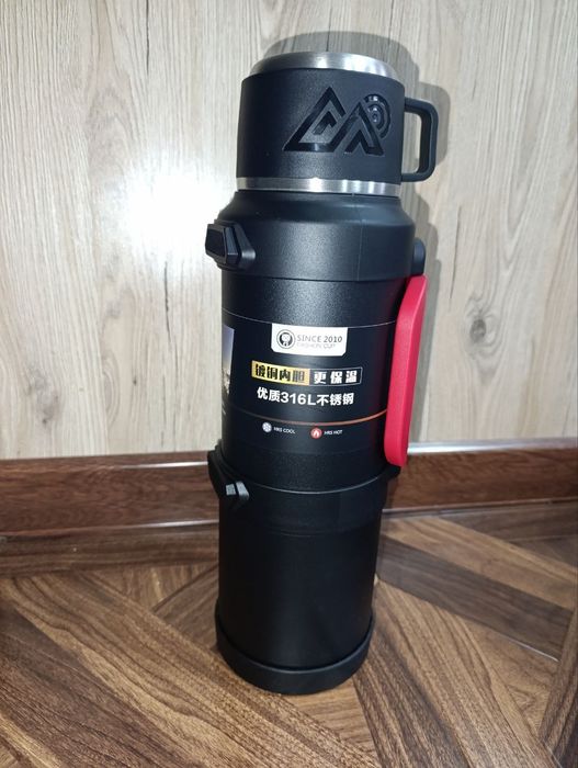 Термос объем 2.5 L