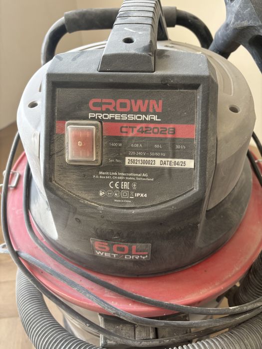 Строительный пылесос CROWN CT42028