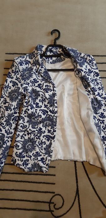 Дамско сако с копче леко вталено размер S