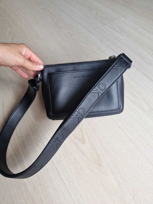 geantă crossbody Calvin Klein