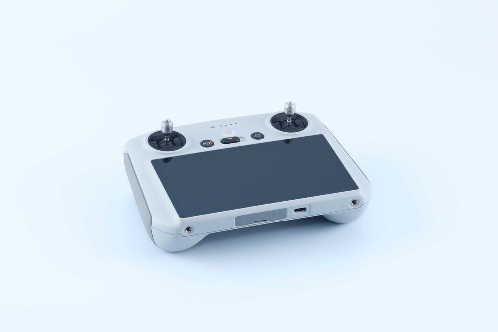 Много малко използван DJİ Mini 3 дрон в отлично състояние.