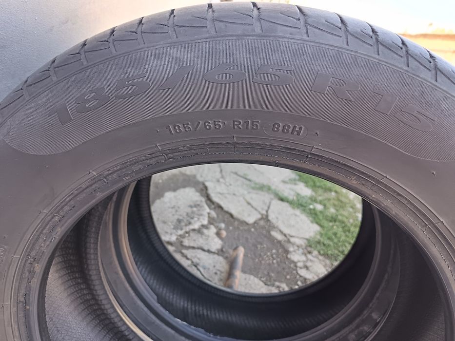Продам 2 шины 185/65/R15