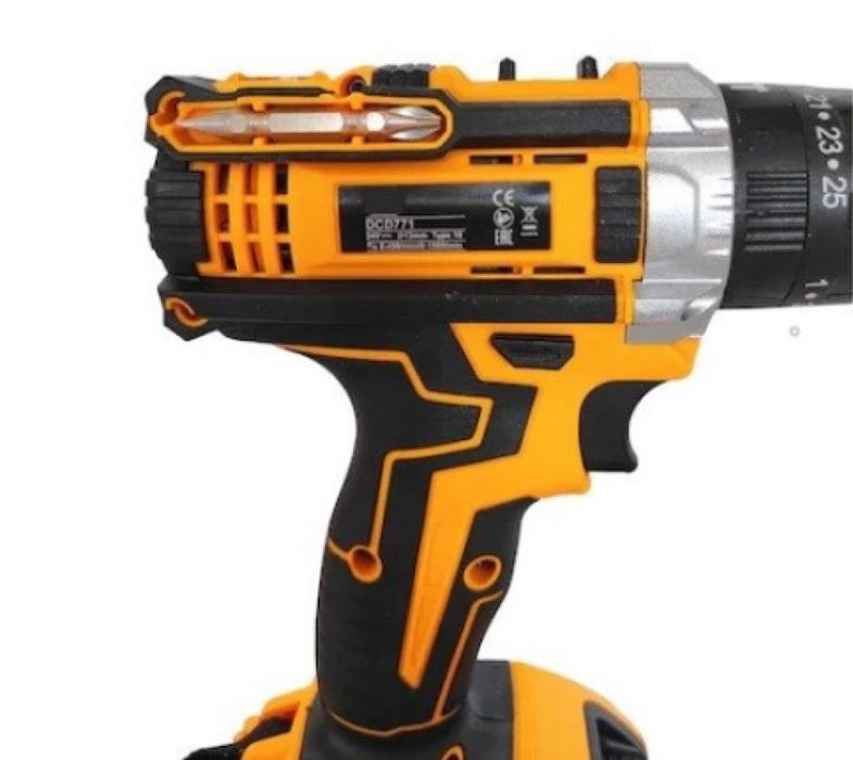 Ударна машина за пробиване и завинтване