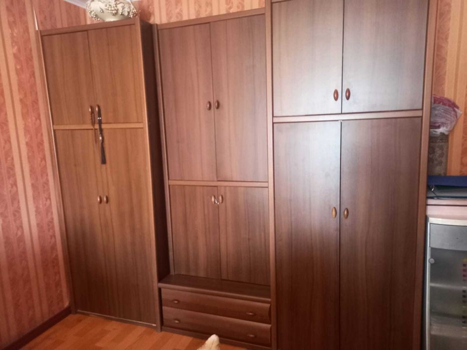 шкаф в гстиную стенка горка