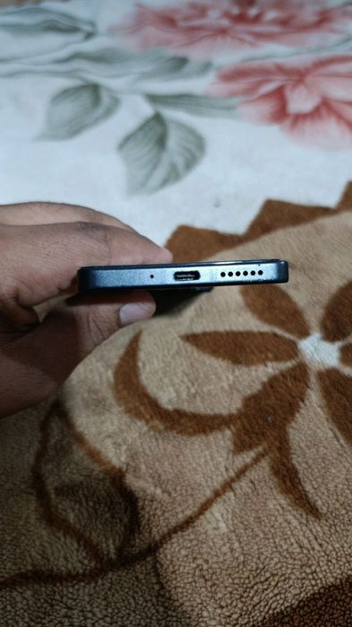 Redmi Not 13 pro 12 ga 512 tali Sotiladi hamma narsasi bor