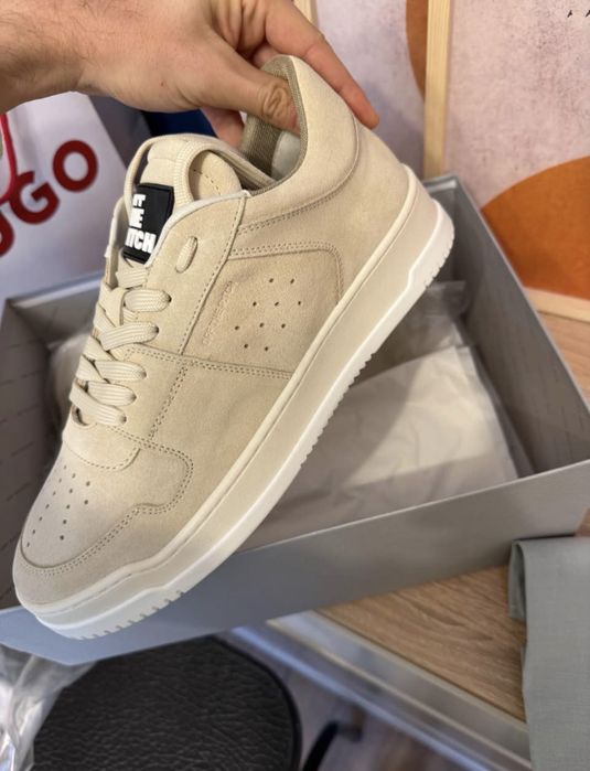 Чисто нови маратонки ‘Off the pitch’