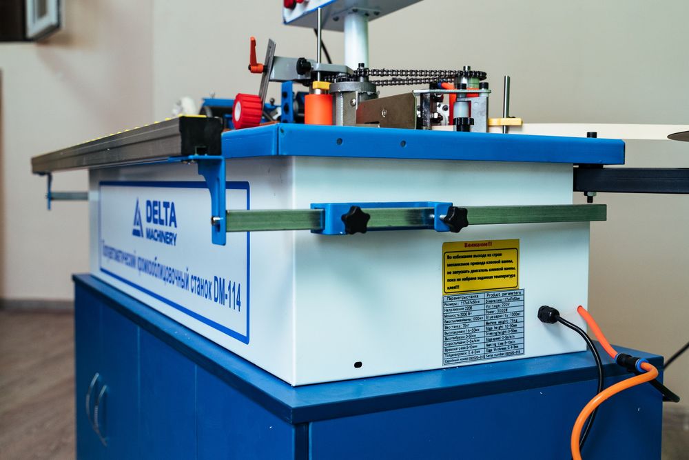 Кромкооблицовочный станок DELTAMACHINERY DM-114
